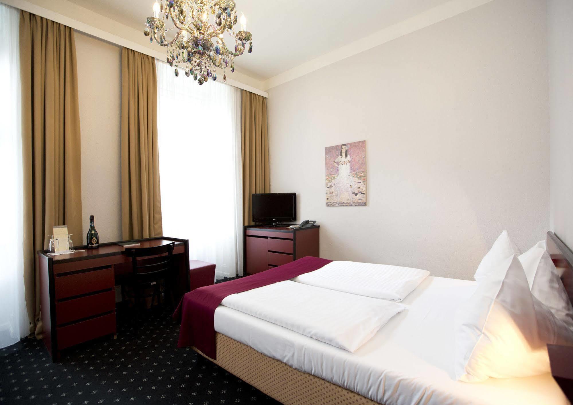 Hotel Fuerst Metternich Bécs Kültér fotó